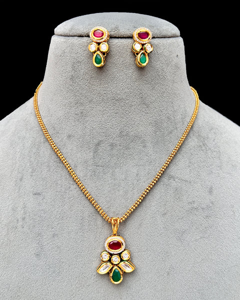 Designer Gold Plated Royal Kundan Pendant Set (D879)