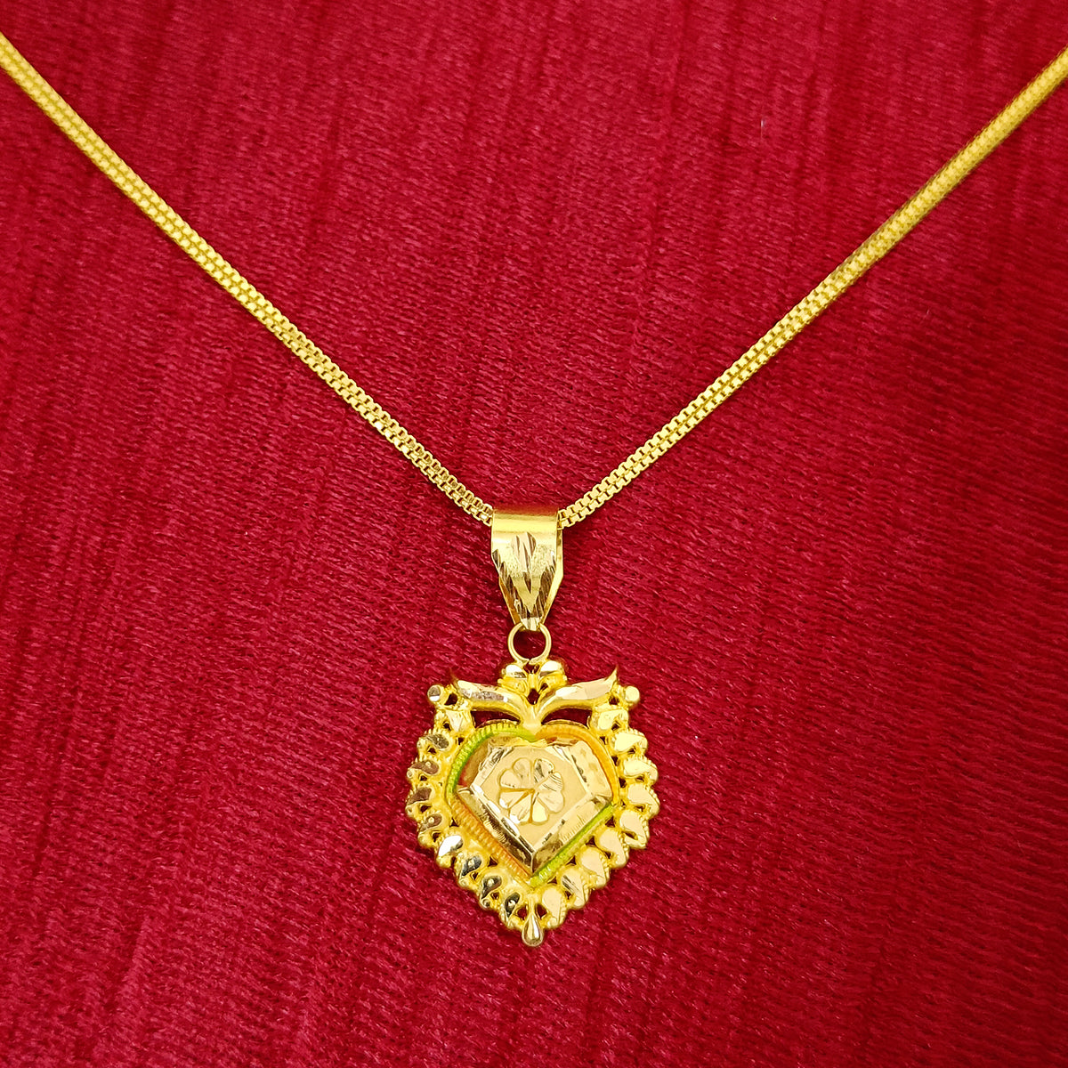 22 KT Gold Unisex Loving Heart Pendant with Earring (D36)