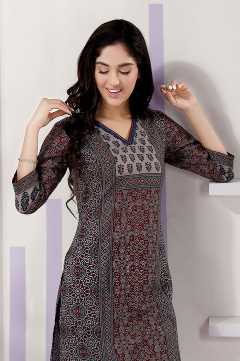 Maroon Cotton Print V Neck Long Kurta For Women (D2179)