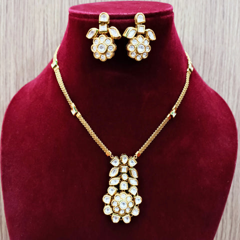 Designer Gold Plated Royal Kundan Pendant Set (D286)