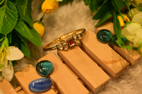  Bracelet