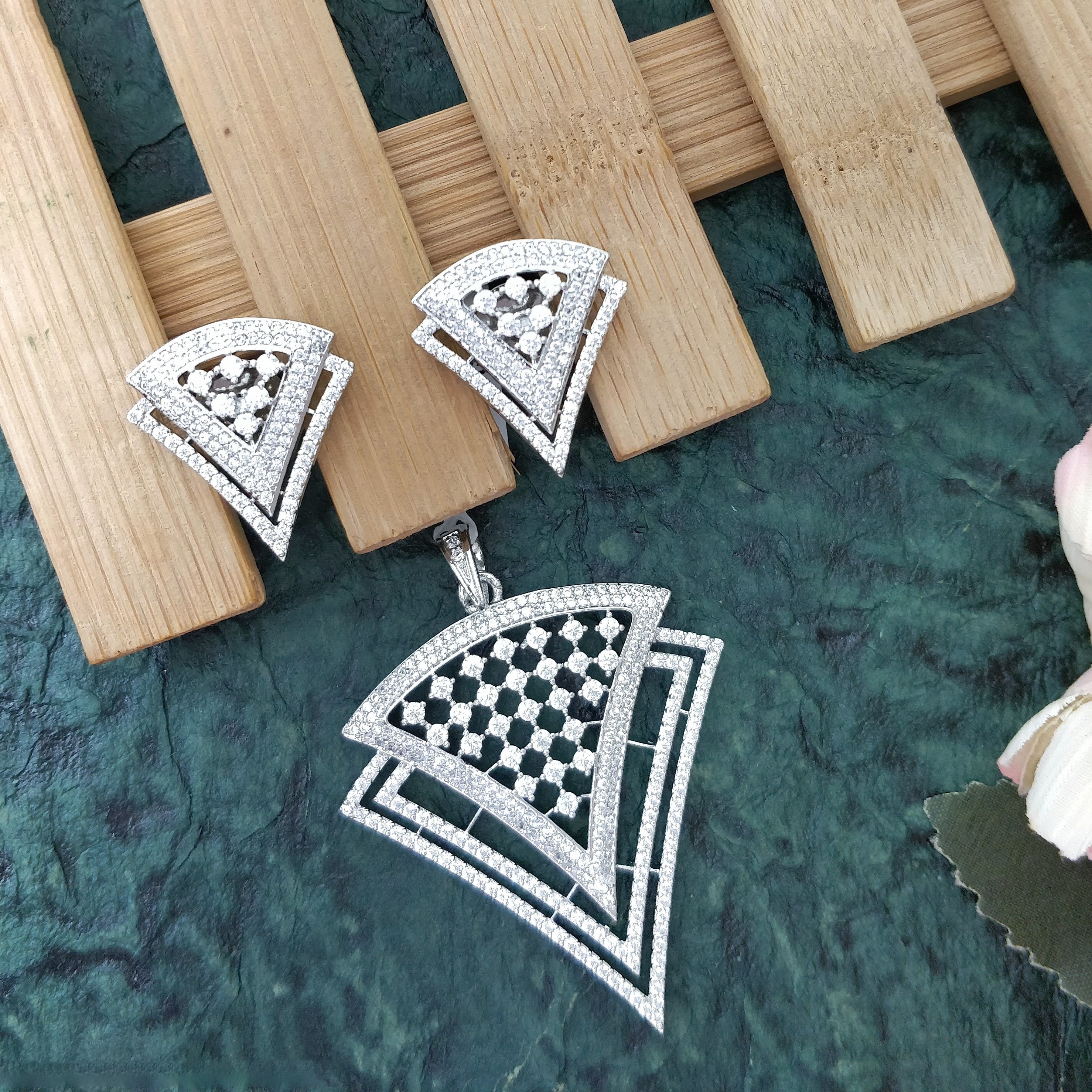 American Diamond Silver & Golden Flexi Net Pendant Set– PAAIE