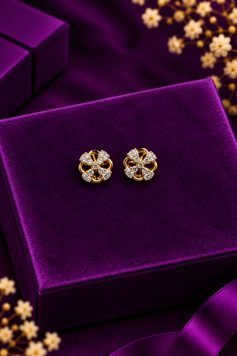 18k Flower Shaped Diamond Studs (D29)