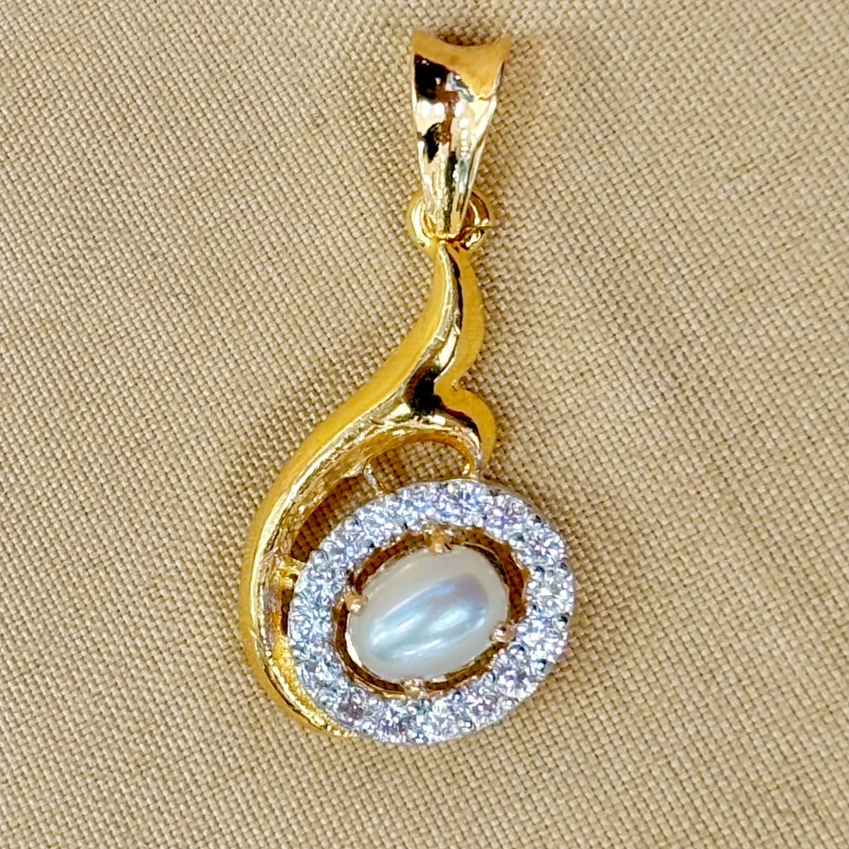22 KT Gold Designer Pearl Pendant Set (D47)– PAAIE