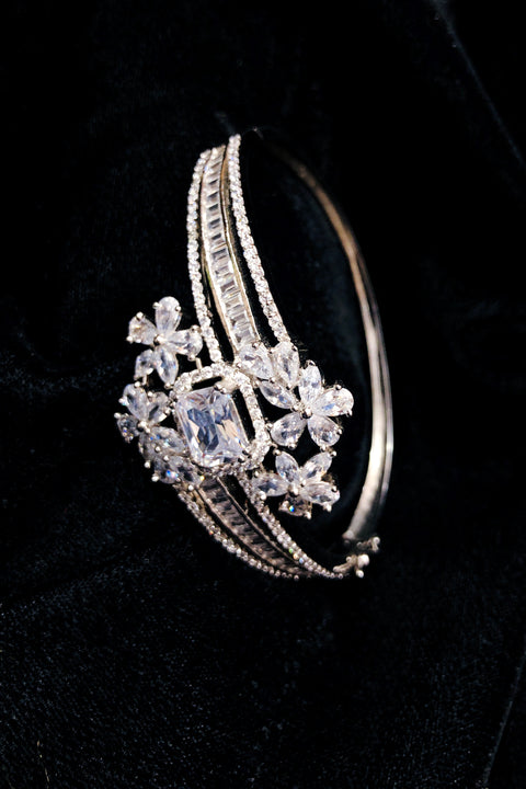 American Diamond Bracelet for Women Fashionable & Trendy Openable Bracelet (D150)