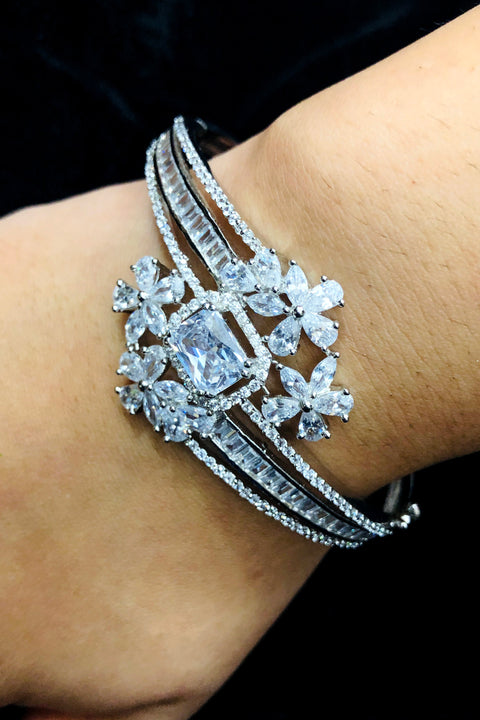 American Diamond Bracelet for Women Fashionable & Trendy Openable Bracelet (D150)