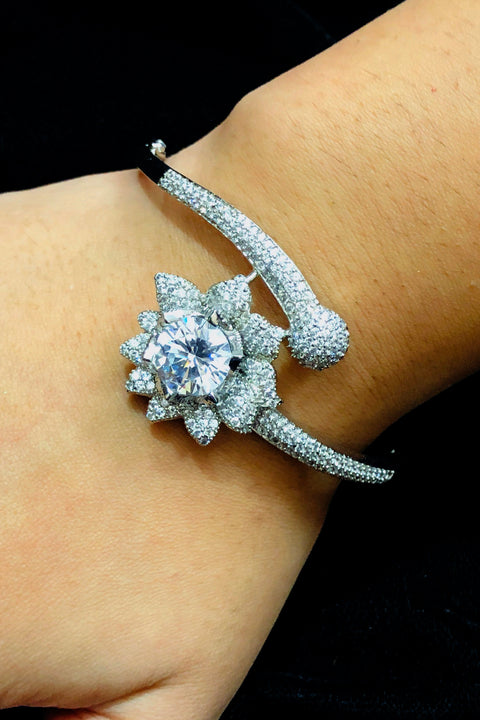 American Diamond Bracelet for Women Fashionable & Trendy Openable Bracelet (D152)