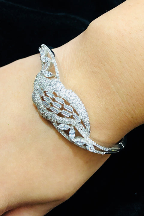 American Diamond Bracelet for Women Fashionable & Trendy Openable Bracelet (D154)