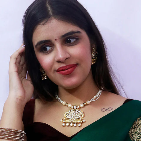 Designer Gold Plated Royal Kundan & Pendant Set (D551)