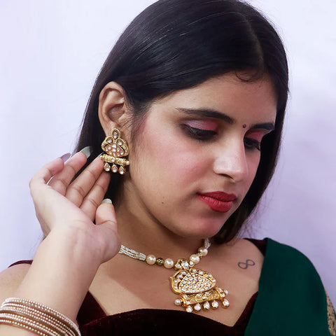 Designer Gold Plated Royal Kundan & Pendant Set (D551)