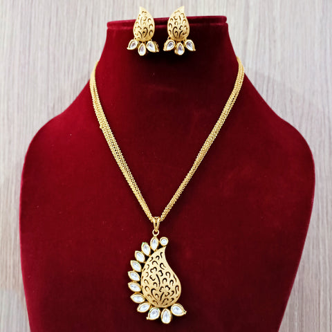 Designer Gold Plated Royal Kundan Pendant Set (D246)