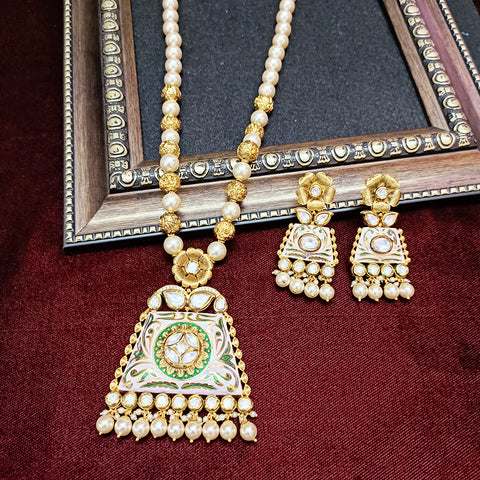 Designer Gold Plated Royal Kundan White Pendant Set (D332)