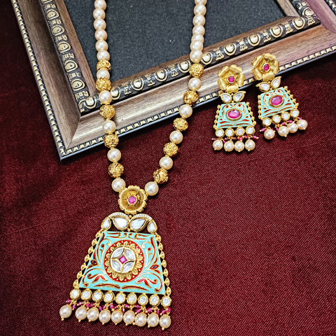 Designer Gold Plated Royal Kundan White Pendant Set (D331)