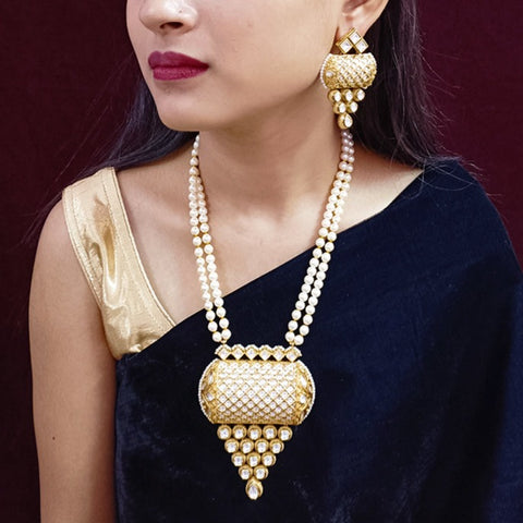 Designer Gold Plated Royal Kundan Pendant Set (D345)