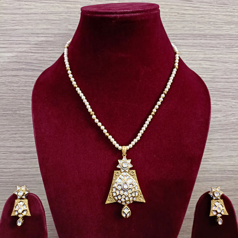 Designer Gold Plated Royal Kundan Pendant Set (D367)
