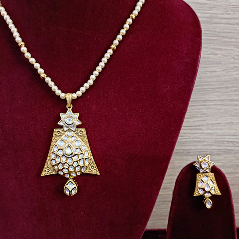Designer Gold Plated Royal Kundan Pendant Set (D367)