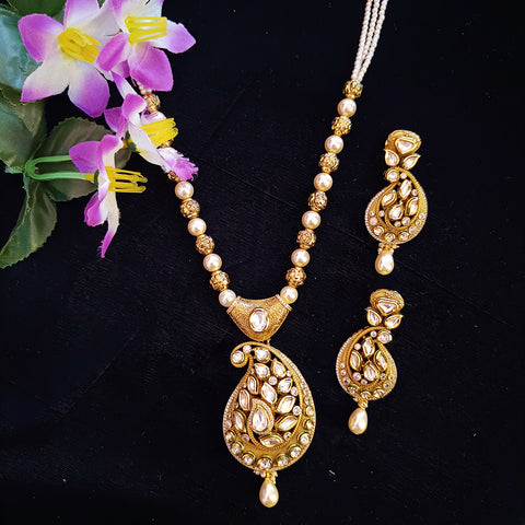 Designer Gold Plated Royal Kundan & Beads Pendant Set (D420)