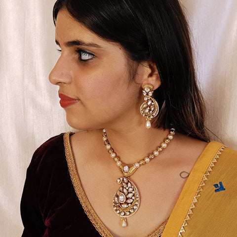 Designer Gold Plated Royal Kundan & Beads Pendant Set (D420)