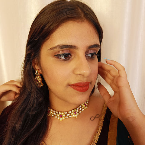 Designer Single Layer Kundan Necklace in Floral Design with Earrings