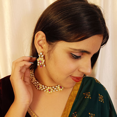 Designer Single Layer Kundan Necklace in Floral Design with Earrings