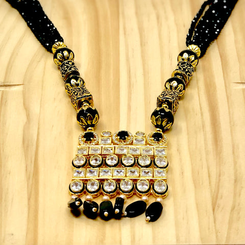 Jadau Kundan with Night Black Beads Necklace Set (D40) - PAAIE