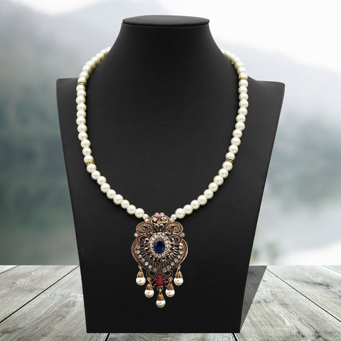 Pearled Vintage Flower Necklace - PAAIE